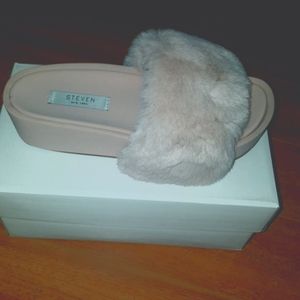 Faux fur slides